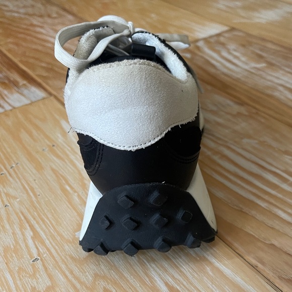 Steve Madden black and white shoes size 9 worn once - Picture 6 of 7